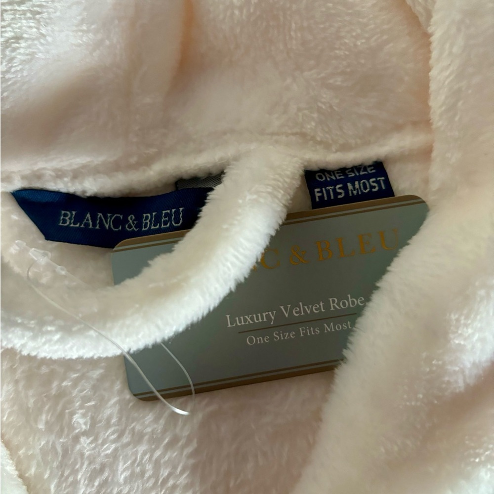 NWT Velvet Robe - Picture 5 of 5
